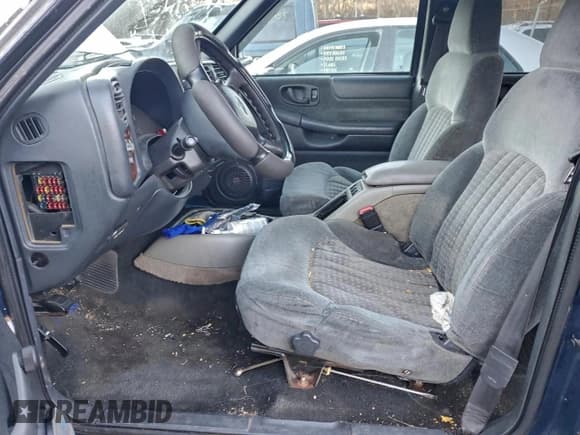 ✅ 2001 Chevrolet Blazer LT • VIN: 1GNDT13W81K228985 • Lot: 96769085. Listed on Copart with 212,572 mi. Free auction sales archive from the USA and detailed vehicle history report at DreamBid. Image 7.