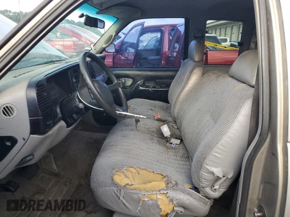 ✅ 1998 GMC Sierra 1500 • VIN: 1GTEC19W4WE517422 • Lot: 65384335. Wystawiony na Copart z przebiegiem 263 184 mil. Bezpłatny archiwum sprzedaży aukcyjnych z USA i szczegółowy raport historii pojazdu na DreamBid. Zdjęcie 7.