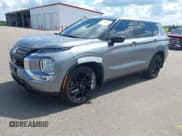 ✅ 2022 Mitsubishi Outlander SE • VIN: JA4J3UA88NZ078515 • Lot: 42886225. Wystawiony na IAAI z przebiegiem 30 785 mil. Bezpłatny archiwum sprzedaży aukcyjnych z USA i szczegółowy raport historii pojazdu na DreamBid. Zdjęcie 2.