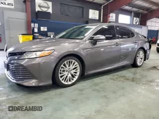 ✅ 2019 Toyota Camry LE • VIN: 4T1B11HK1KU764707 • Лот: 84028805. Опубликован ранее на Copart с пробегом 175 696 миль. Бесплатный доступ к архиву аукционных продаж из США и подробный отчёт об истории автомобиля на DreamBid. Изображение 1.