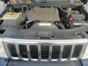 ✅ 2008 Jeep Commander Limited • VIN: 1J8HG58N88C236359 • Lot: 83199674. Wystawiony na Copart z przebiegiem 216 994 mil. Bezpłatny archiwum sprzedaży aukcyjnych z USA i szczegółowy raport historii pojazdu na DreamBid. Zdjęcie 14.