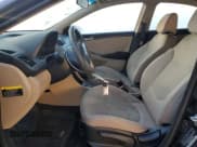 ✅ 2017 Hyundai Accent SE • VIN: KMHCT4AEXHU348569 • Лот: 80641794. Опубликован ранее на Copart с пробегом 80 525 миль. Бесплатный доступ к архиву аукционных продаж из США и подробный отчёт об истории автомобиля на DreamBid. Изображение 7.