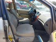 ✅ 2001 Lexus RX 300 • VIN: JTJGF10U210091521 • Lot: 42761347. Listed on IAAI with 212,496 mi. Free auction sales archive from the USA and detailed vehicle history report at DreamBid. Image 5.