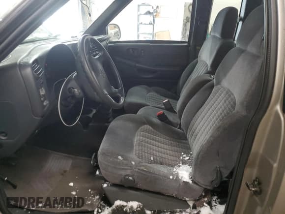 ✅ 1998 Chevrolet S-10 LS • VIN: 1GCCS1947WK194607 • Лот: 85561154. Опубликован ранее на Copart с пробегом 139 246 миль. Бесплатный доступ к архиву аукционных продаж из США и подробный отчёт об истории автомобиля на DreamBid. Изображение 7.