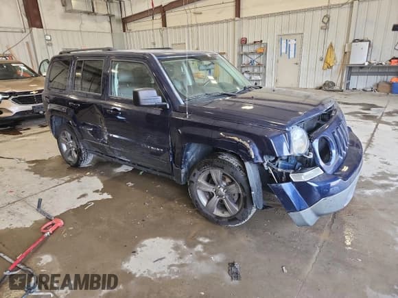 ✅ 2015 Jeep Patriot Altitude • VIN: 1C4NJRAB0FD381941 • Lot: 71522135. Wystawiony na Copart z przebiegiem 156 008 mil. Bezpłatny archiwum sprzedaży aukcyjnych z USA i szczegółowy raport historii pojazdu na DreamBid. Zdjęcie 4.