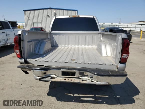 ✅ 2005 Chevrolet Silverado 1500 LS • VIN: 2GCEC19V651200751 • Лот: 69149674. Опубликован ранее на Copart с пробегом 189 657 миль. Бесплатный доступ к архиву аукционных продаж из США и подробный отчёт об истории автомобиля на DreamBid. Изображение 6.