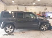 ✅ 2016 Jeep Patriot High Altitude • VIN: 1C4NJRFB7GD586294 • Lot: 43046842. Wystawiony na IAAI z przebiegiem 178 429 mil. Bezpłatny archiwum sprzedaży aukcyjnych z USA i szczegółowy raport historii pojazdu na DreamBid. Zdjęcie 13.