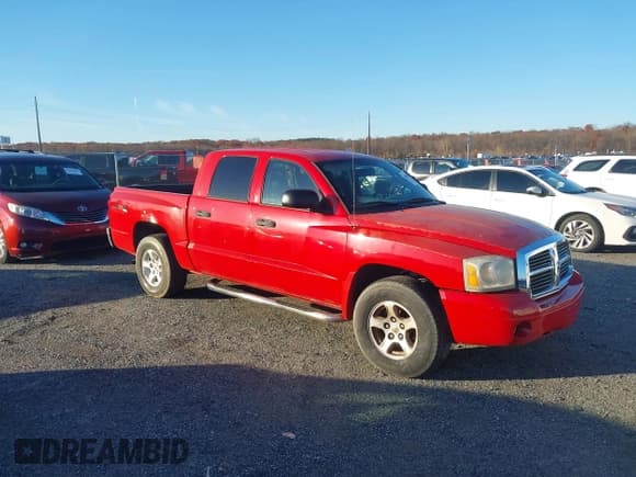 ✅ 2006 Dodge Dakota SLT • VIN: 1D7HW48N26S507395 • Lot: 43686347. Wystawiony na IAAI z przebiegiem 249 349 mil. Bezpłatny archiwum sprzedaży aukcyjnych z USA i szczegółowy raport historii pojazdu na DreamBid. Zdjęcie 1.