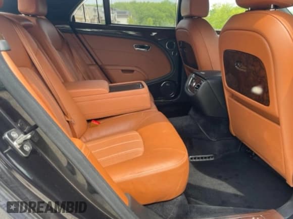 ✅ 2011 Bentley Mulsanne • VIN: SCBBB7ZHXBC015274 • Lot: 84595904. Wystawiony na Copart z przebiegiem 37 200 mil. Bezpłatny archiwum sprzedaży aukcyjnych z USA i szczegółowy raport historii pojazdu na DreamBid. Zdjęcie 6.