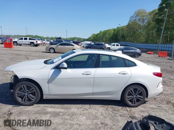 ✅ 2022 BMW 2 Series 228i • VIN: WBA53AK07N7K22207 • Lot: 41983008. Wystawiony na IAAI z przebiegiem 58 436 mil. Bezpłatny archiwum sprzedaży aukcyjnych z USA i szczegółowy raport historii pojazdu na DreamBid. Zdjęcie 15.