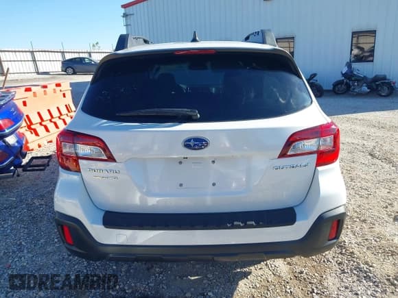 ✅ 2018 Subaru Outback Limited • VIN: 4S4BSAKC9J3380726 • Lot: 43507818. Listed on IAAI with 74,026 mi. Free auction sales archive from the USA and detailed vehicle history report at DreamBid. Image 17.