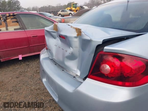 ✅ 2013 Dodge Avenger SE • VIN: 1C3CDZAB8DN680264 • Лот: 41531831. Опубликован ранее на IAAI с пробегом 215 075 миль. Бесплатный доступ к архиву аукционных продаж из США и подробный отчёт об истории автомобиля на DreamBid. Изображение 13.