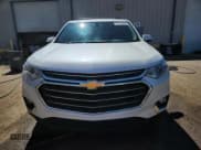 ✅ 2018 Chevrolet Traverse LT Cloth • VIN: 1GNERGKW5JJ191472 • Lot: 82128095. Wystawiony na Copart z przebiegiem 130 797 mil. Bezpłatny archiwum sprzedaży aukcyjnych z USA i szczegółowy raport historii pojazdu na DreamBid. Zdjęcie 5.