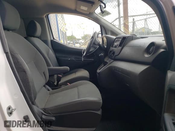 ✅ 2017 Nissan NV200 S • VIN: 3N6CM0KN7HK703607 • Lot: 52230592. Wystawiony na Copart z przebiegiem 120 965 mil. Bezpłatny archiwum sprzedaży aukcyjnych z USA i szczegółowy raport historii pojazdu na DreamBid. Zdjęcie 5.