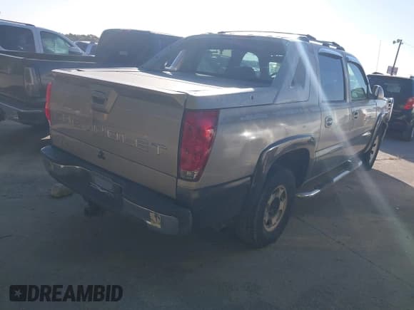 ✅ 2005 Chevrolet Avalanche Z66 • VIN: 3GNEC12Z85G219443 • Lot: 43497860. Listed on IAAI with 283,207 mi. Free auction sales archive from the USA and detailed vehicle history report at DreamBid. Image 4.
