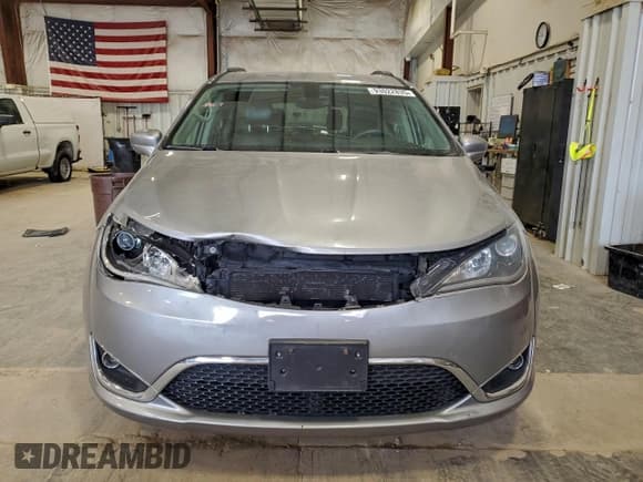 ✅ 2017 Chrysler Pacifica Touring L • VIN: 2C4RC1BG1HR510566 • Лот: 93022835. Опубликован ранее на Copart с пробегом 161 562 миль. Бесплатный доступ к архиву аукционных продаж из США и подробный отчёт об истории автомобиля на DreamBid. Изображение 5.