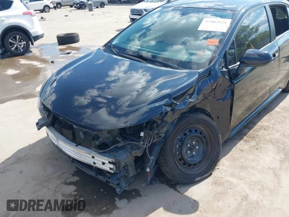 ✅ 2022 Toyota Corolla LE • VIN: 5YFEPMAE5NP272060 • Lot: 43303928. Listed on IAAI with 98,102 mi. Free auction sales archive from the USA and detailed vehicle history report at DreamBid. Image 6.