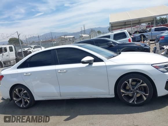✅ 2023 Audi A3 Premium • VIN: WAUAUDGY7PA049855 • Lot: 43036681. Wystawiony na IAAI z przebiegiem 47 211 mil. Bezpłatny archiwum sprzedaży aukcyjnych z USA i szczegółowy raport historii pojazdu na DreamBid. Zdjęcie 13.