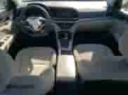 2017 Hyundai Elantra SE z VIN 5NPD74LF5HH093018, wystawiony jako Copart lot #85946085 z przebiegiem 83 416 mil mil oraz Szkoda całkowita • Salvage title. Historia ofert i sprzedaży dostępna na DreamBid. Obrazek 8.