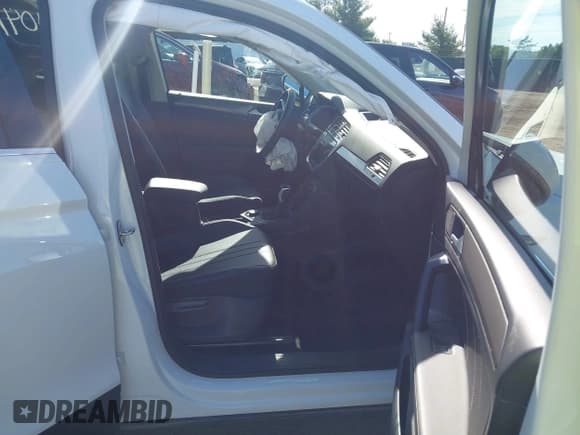 ✅ 2022 Volkswagen Tiguan SE • VIN: 3VV2B7AX8NM099311 • Lot: 43094041. Wystawiony na IAAI z przebiegiem 58 888 mil. Bezpłatny archiwum sprzedaży aukcyjnych z USA i szczegółowy raport historii pojazdu na DreamBid. Zdjęcie 5.