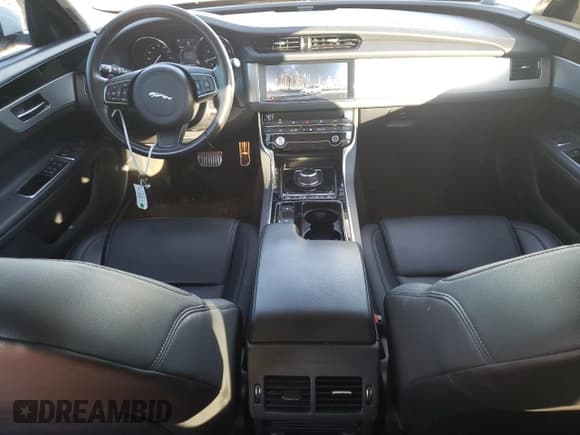 ✅ 2019 Jaguar XF 25t Premium • VIN: SAJBD4FX4KCY78817 • Lot: 38881404. Wystawiony na Copart z przebiegiem 87 006 mil. Bezpłatny archiwum sprzedaży aukcyjnych z USA i szczegółowy raport historii pojazdu na DreamBid. Zdjęcie 8.