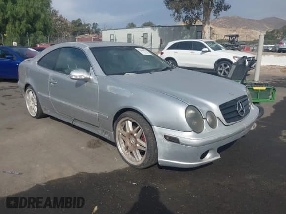 ✅ 2000 Mercedes-Benz CLK 320/430 • VIN: WDBLJ65G7YF157342 • Lot: 43689025. Wystawiony na IAAI z przebiegiem 98 430 mil. Bezpłatny archiwum sprzedaży aukcyjnych z USA i szczegółowy raport historii pojazdu na DreamBid. Zdjęcie 1.