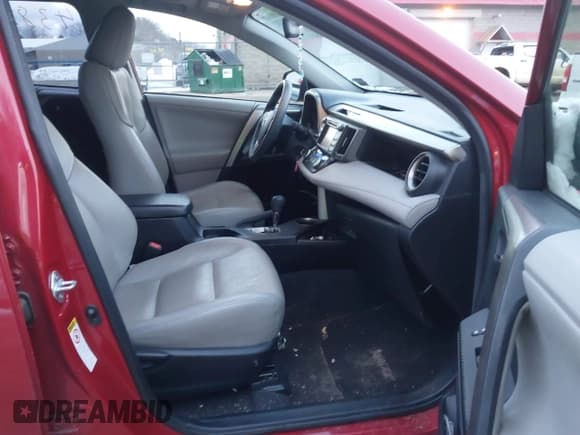 ✅ 2013 Toyota RAV4 XLE • VIN: JTMRFREV5DD042516 • Lot: 43829702. Listed on IAAI with 205,345 mi. Free auction sales archive from the USA and detailed vehicle history report at DreamBid. Image 5.