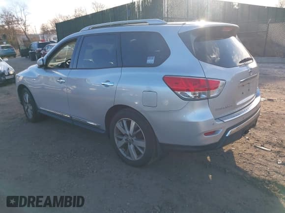 ✅ 2014 Nissan Pathfinder Platinum • VIN: 5N1AR2MM6EC733772 • Lot: 43854712. Listed on IAAI with 123,278 mi. Free auction sales archive from the USA and detailed vehicle history report at DreamBid. Image 3.