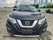 ✅ 2018 Nissan Rogue S • VIN: 5N1AT2MV6JC839949 • Lot: 65214775. Wystawiony na Copart z przebiegiem Nie podano. Bezpłatny archiwum sprzedaży aukcyjnych z USA i szczegółowy raport historii pojazdu na DreamBid. Zdjęcie 5.