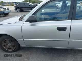 2002 Hyundai Accent GL z VIN KMHCG45C52U378454, wystawiony jako IAAI lot #41418653 z przebiegiem 173 564 mil mil oraz . Historia ofert i sprzedaży dostępna na DreamBid. Obrazek 6.