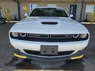 ✅ 2022 Dodge Challenger GT • VIN: 2C3CDZKG3NH242899 • Lot: 56304104. Wystawiony na Copart z przebiegiem 29 436 mil. Bezpłatny archiwum sprzedaży aukcyjnych z USA i szczegółowy raport historii pojazdu na DreamBid. Zdjęcie 5.