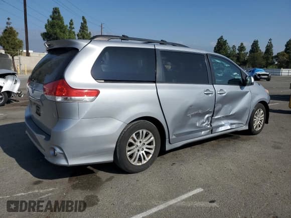 ✅ 2012 Toyota Sienna SE • VIN: 5TDXK3DC0CS189796 • Lot: 81947625. Listed on Copart with 213,429 mi. Free auction sales archive from the USA and detailed vehicle history report at DreamBid. Image 3.