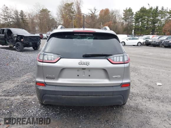 ✅ 2019 Jeep Cherokee Latitude Plus • VIN: 1C4PJMLB9KD189212 • Lot: 43690661. Wystawiony na IAAI z przebiegiem 168 149 mil. Bezpłatny archiwum sprzedaży aukcyjnych z USA i szczegółowy raport historii pojazdu na DreamBid. Zdjęcie 16.