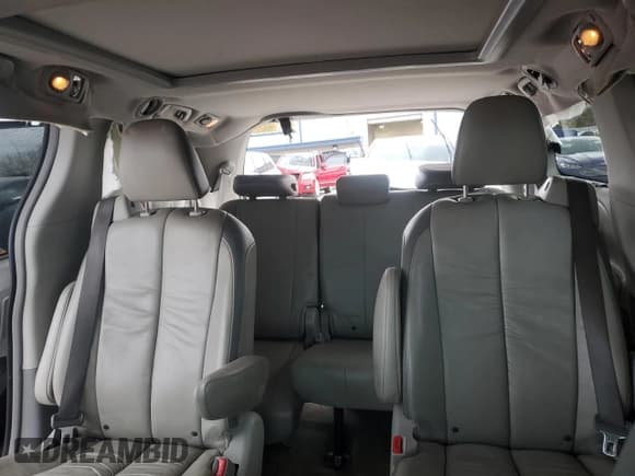 ✅ 2011 Toyota Sienna XLE • VIN: 5TDDK3DC2BS021790 • Лот: 89738505. Опубликован ранее на Copart с пробегом 271 209 миль. Бесплатный доступ к архиву аукционных продаж из США и подробный отчёт об истории автомобиля на DreamBid. Изображение 10.