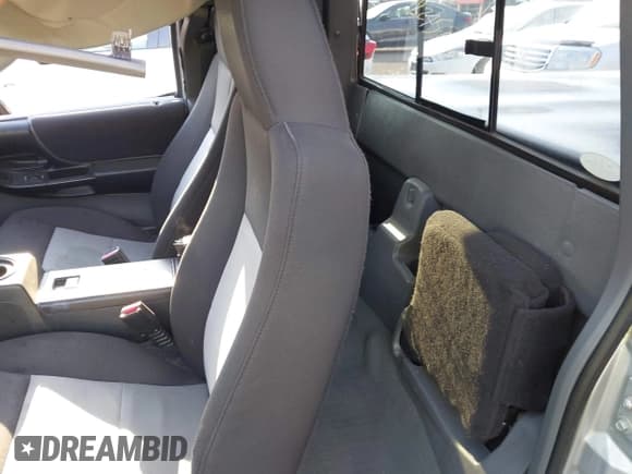 ✅ 2005 Ford Ranger XLT • VIN: 1FTZR45E95PA48989 • Lot: 42582452. Wystawiony na IAAI z przebiegiem 161 510 mil. Bezpłatny archiwum sprzedaży aukcyjnych z USA i szczegółowy raport historii pojazdu na DreamBid. Zdjęcie 8.