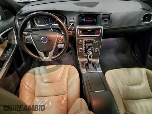 ✅ 2016 Volvo S60 T6 Drive-E Platinum • VIN: YV149MFM4F1342394 • Lot: 95929505. Listed on Copart with 256,175 mi. Free auction sales archive from the USA and detailed vehicle history report at DreamBid. Image 8.