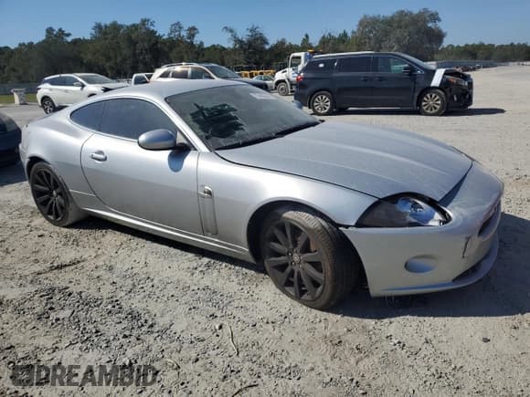 ✅ 2007 Jaguar XK • VIN: SAJDA43B675B04724 • Lot: 77493604. Wystawiony na Copart z przebiegiem Nie podano. Bezpłatny archiwum sprzedaży aukcyjnych z USA i szczegółowy raport historii pojazdu na DreamBid. Zdjęcie 4.