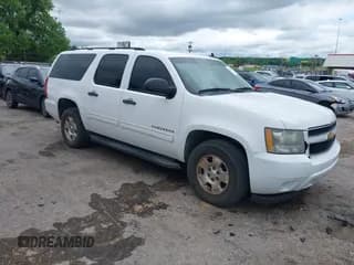 ✅ 2010 Chevrolet Suburban LS • VIN: 1GNUCHE09AR200640 • Lot: 42326053. Wystawiony na IAAI z przebiegiem 218 327 mil. Bezpłatny archiwum sprzedaży aukcyjnych z USA i szczegółowy raport historii pojazdu na DreamBid. Zdjęcie 1.