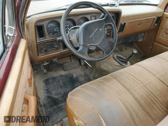 ✅ 1993 Dodge D/W 250 • VIN: 1B7KM26C2PS168439 • Lot: 71366565. Listed on Copart with 151,816 mi. Free auction sales archive from the USA and detailed vehicle history report at DreamBid. Image 8.