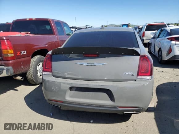 ✅ 2017 Chrysler 300 S Alloy Edition • VIN: 2C3CCABT5HH577636 • Lot: 46653564. Listed on Copart with 63,539 mi. Free auction sales archive from the USA and detailed vehicle history report at DreamBid. Image 6.