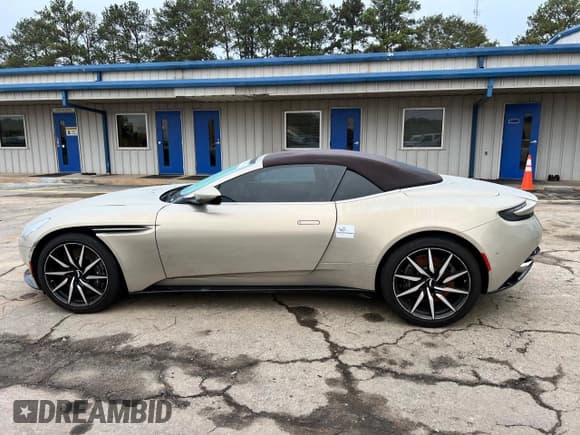 ✅ 2020 Aston Martin DB11 • VIN: SCFRMFCW5LGM08456 • Лот: 78863454. Опубликован ранее на Copart с пробегом Не указан. Бесплатный доступ к архиву аукционных продаж из США и подробный отчёт об истории автомобиля на DreamBid. Изображение 12.