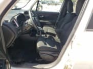 ✅ 2017 Jeep Renegade Latitude • VIN: ZACCJBBB0HPG57231 • Lot: 70478185. Wystawiony na Copart z przebiegiem 80 304 mil. Bezpłatny archiwum sprzedaży aukcyjnych z USA i szczegółowy raport historii pojazdu na DreamBid. Zdjęcie 7.