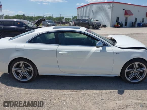 ✅ 2013 Audi S5 Premium Plus • VIN: WAUCGAFR4DA001735 • Лот: 42863557. Опубликован ранее на IAAI с пробегом 131 434 миль. Бесплатный доступ к архиву аукционных продаж из США и подробный отчёт об истории автомобиля на DreamBid. Изображение 13.