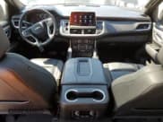 ✅ 2021 Chevrolet Suburban LT • VIN: 1GNSCCKD3MR369171 • Lot: 75690164. Wystawiony na Copart z przebiegiem 74 194 mil. Bezpłatny archiwum sprzedaży aukcyjnych z USA i szczegółowy raport historii pojazdu na DreamBid. Zdjęcie 8.