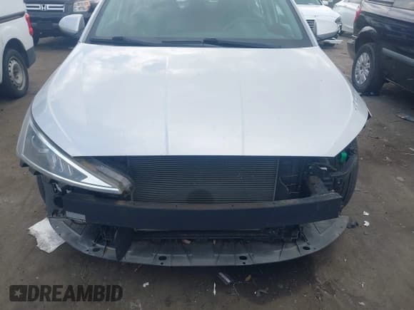 ✅ 2019 Hyundai Elantra Value Edition • VIN: 5NPD84LFXKH433218 • Lot: 43276120. Listed on IAAI with 64,082 mi. Free auction sales archive from the USA and detailed vehicle history report at DreamBid. Image 13.