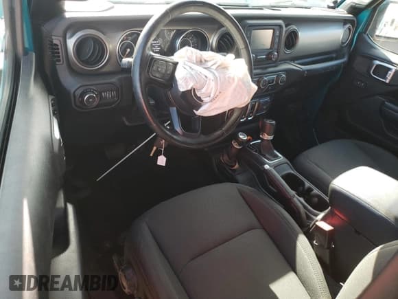 ✅ 2020 Jeep Wrangler Willys • VIN: 1C4GJXAG7LW260669 • Lot: 57472685. Wystawiony na Copart z przebiegiem 21 075 mil. Bezpłatny archiwum sprzedaży aukcyjnych z USA i szczegółowy raport historii pojazdu na DreamBid. Zdjęcie 8.