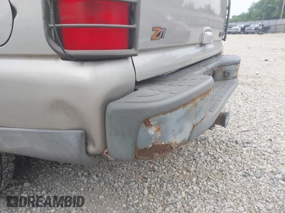 ✅ 2004 Chevrolet Suburban LT • VIN: 3GNFK16T94G176632 • Лот: 42730802. Опубликован ранее на IAAI с пробегом 240 702 миль. Бесплатный доступ к архиву аукционных продаж из США и подробный отчёт об истории автомобиля на DreamBid. Изображение 12.