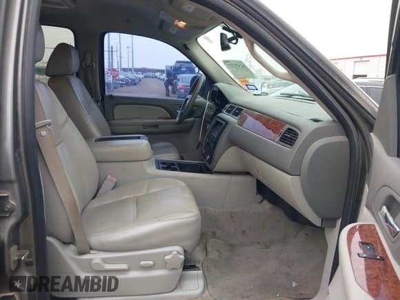 ✅ 2008 Chevrolet Suburban LTZ • VIN: 1GNFC16008J226762 • Лот: 41573727. Опубликован ранее на IAAI с пробегом 208 804 миль. Бесплатный доступ к архиву аукционных продаж из США и подробный отчёт об истории автомобиля на DreamBid. Изображение 5.