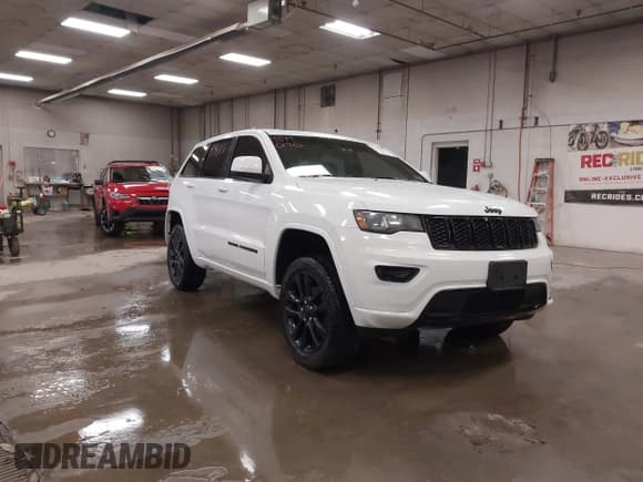 ✅ 2019 Jeep Grand Cherokee Altitude • VIN: 1C4RJFAG3KC838270 • Lot: 43490196. Wystawiony na IAAI z przebiegiem 87 496 mil. Bezpłatny archiwum sprzedaży aukcyjnych z USA i szczegółowy raport historii pojazdu na DreamBid. Zdjęcie 1.