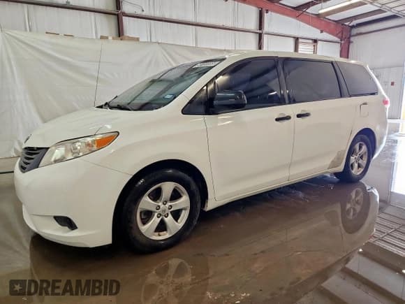 ✅ 2014 Toyota Sienna L • VIN: 5TDZK3DC5ES459424 • Lot: 92722285. Listed on Copart with 110,989 mi. Free auction sales archive from the USA and detailed vehicle history report at DreamBid. Image 1.